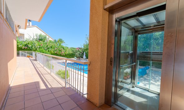Resale - Villa - Orihuela Costa - Campoamor