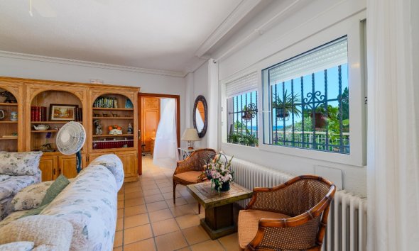 Resale - Villa - Orihuela Costa - Campoamor