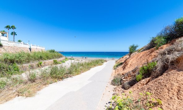 Resale - Villa - Orihuela Costa - Campoamor