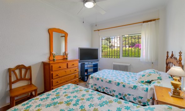 Resale - Villa - Orihuela Costa - Campoamor