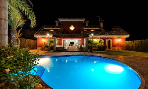 Resale - Villa - Orihuela Costa - Campoamor