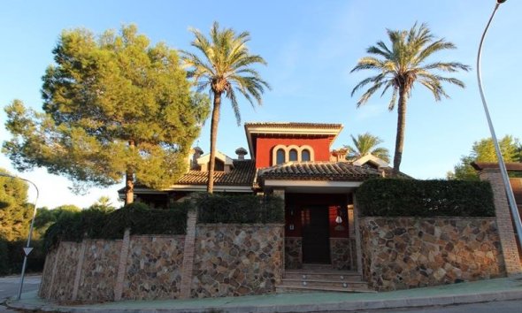 Resale - Villa - Orihuela Costa - Campoamor