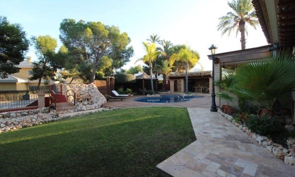 Resale - Villa - Orihuela Costa - Campoamor