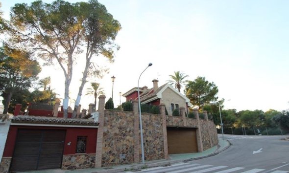 Resale - Villa - Orihuela Costa - Campoamor