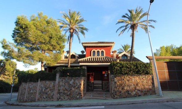 Resale - Villa - Orihuela Costa - Campoamor