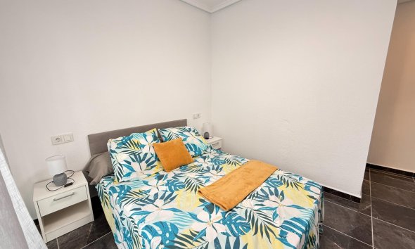 Resale - Apartment - Torrevieja - Centro