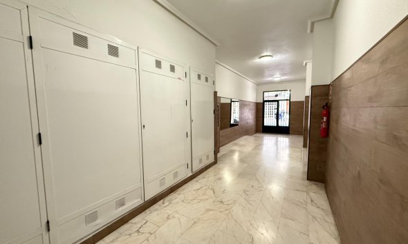 Resale - Apartment - Torrevieja - Centro