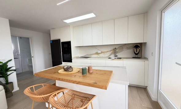 Resale - Apartment - Torrevieja - Playa de los Naufragos