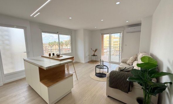 Resale - Apartment - Torrevieja - Playa de los Naufragos