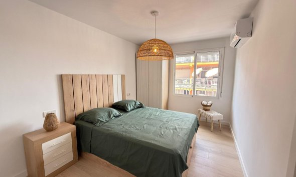 Resale - Apartment - Torrevieja - Playa de los Naufragos