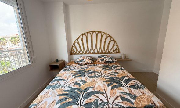 Resale - Apartment - Torrevieja - Playa de los Naufragos