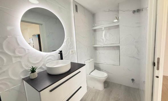 Resale - Apartment - Torrevieja - Playa de los Naufragos