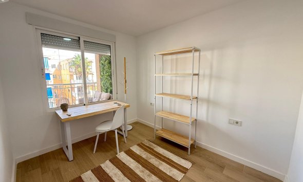 Resale - Apartment - Torrevieja - Playa de los Naufragos