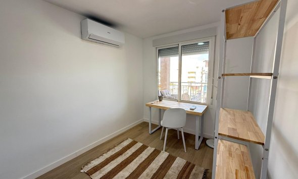 Resale - Apartment - Torrevieja - Playa de los Naufragos