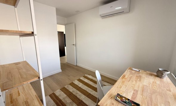 Resale - Apartment - Torrevieja - Playa de los Naufragos