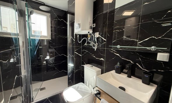 Resale - Apartment - Torrevieja - Acequion