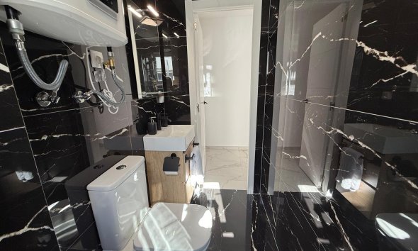 Resale - Apartment - Torrevieja - Acequion