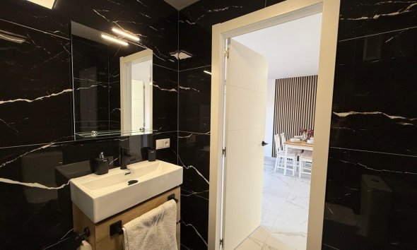 Resale - Apartment - Torrevieja - Acequion