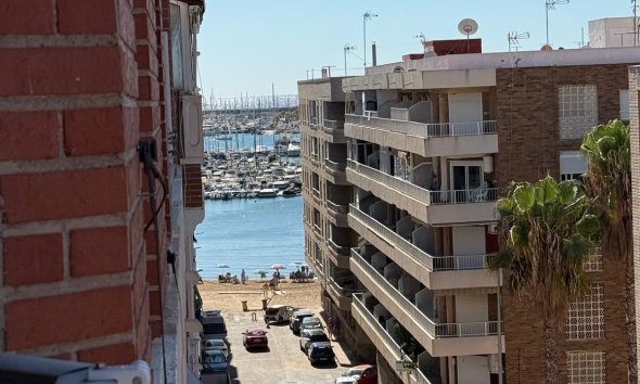 Resale - Apartment - Torrevieja - Acequion