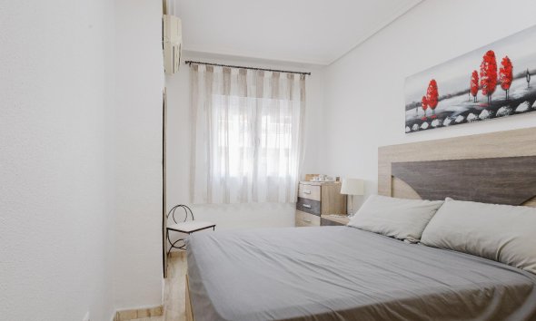 Resale - Apartment - Torrevieja - Playa del Acequión