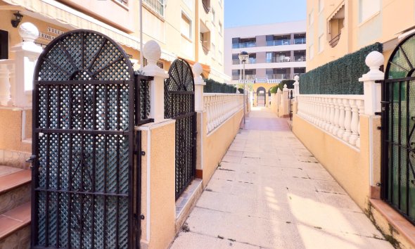 Resale - Apartment - Torrevieja - La Mata pueblo