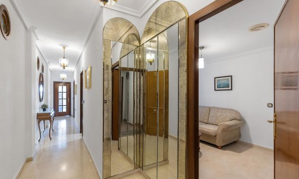 Resale - Apartment - Torrevieja - Paseo maritimo