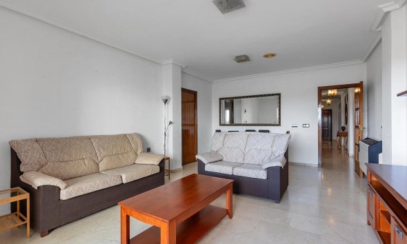 Resale - Apartment - Torrevieja - Paseo maritimo