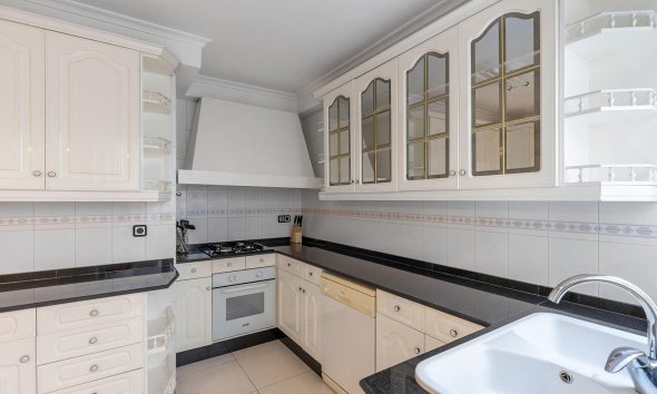 Resale - Apartment - Torrevieja - Paseo maritimo