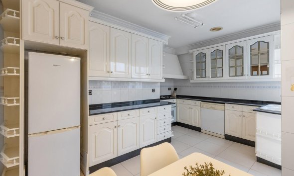 Resale - Apartment - Torrevieja - Paseo maritimo