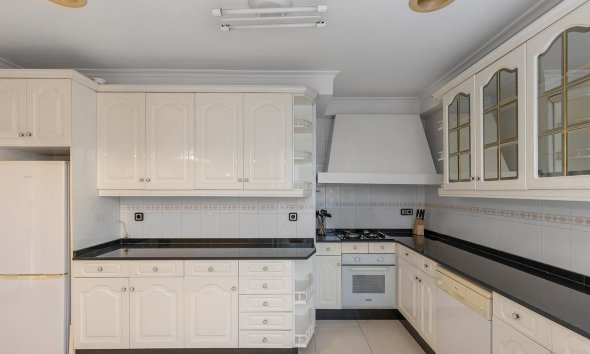 Resale - Apartment - Torrevieja - Paseo maritimo