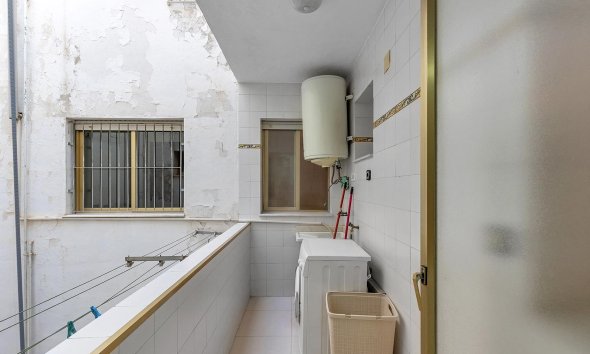 Resale - Apartment - Torrevieja - Paseo maritimo