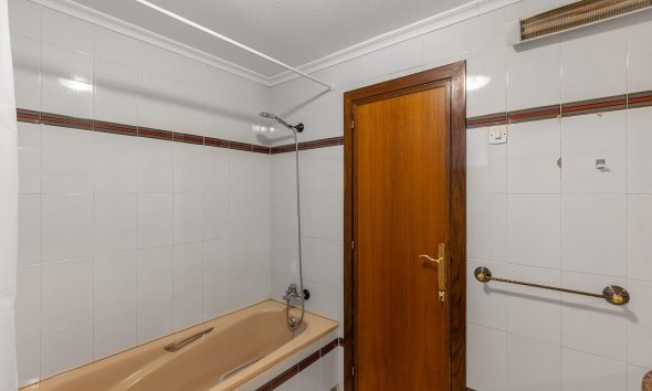 Resale - Apartment - Torrevieja - Paseo maritimo