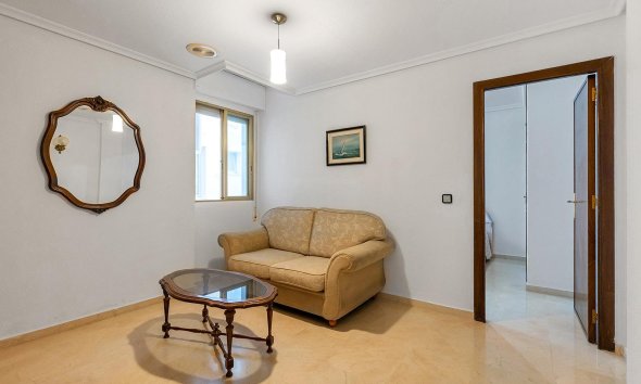 Resale - Apartment - Torrevieja - Paseo maritimo
