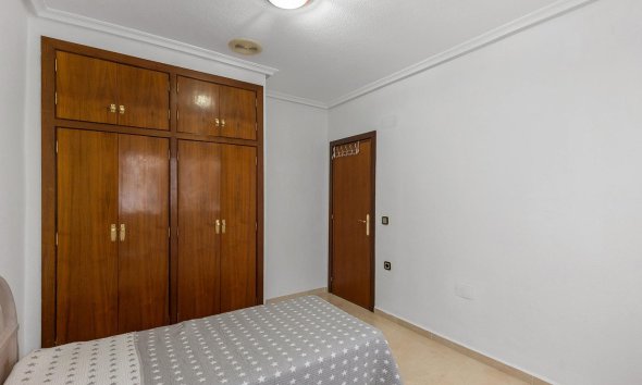 Resale - Apartment - Torrevieja - Paseo maritimo