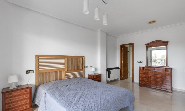 Resale - Apartment - Torrevieja - Paseo maritimo