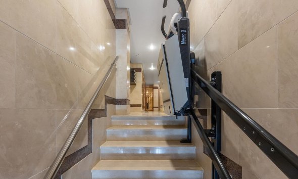 Resale - Apartment - Torrevieja - Paseo maritimo