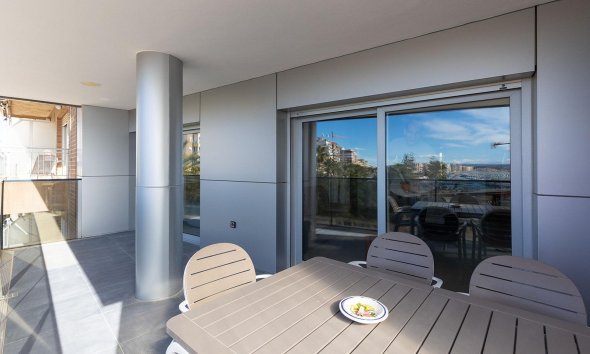 Resale - Apartment - Torrevieja - Paseo maritimo