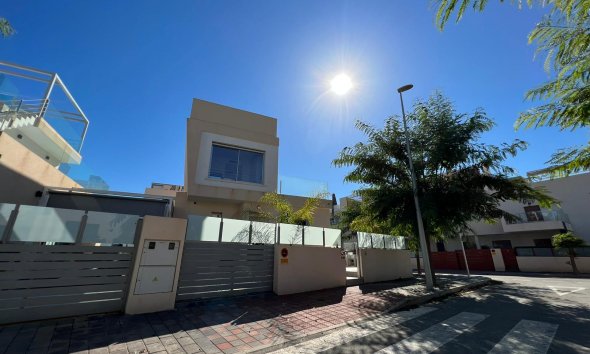 Resale - Villa - Orihuela Costa - Costa Blanca