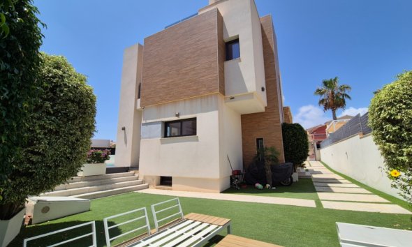Resale - Villa - Torrevieja - Costa Blanca