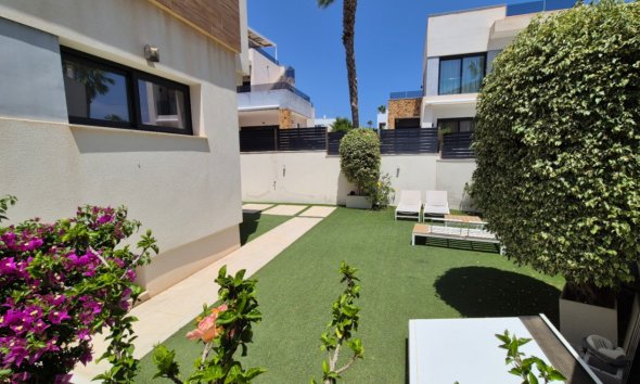 Resale - Villa - Torrevieja - Costa Blanca