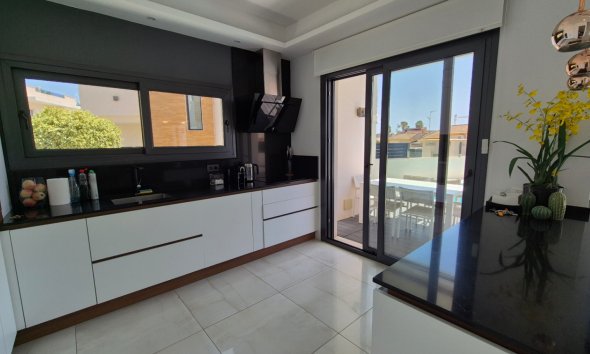 Resale - Villa - Torrevieja - Costa Blanca