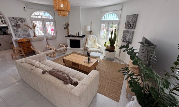 Resale - Villa - Torrevieja - Costa Blanca