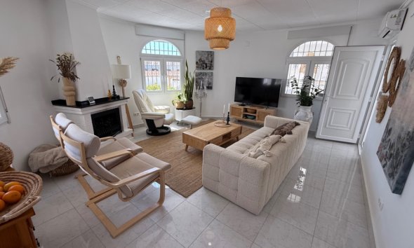 Resale - Villa - Torrevieja - Costa Blanca