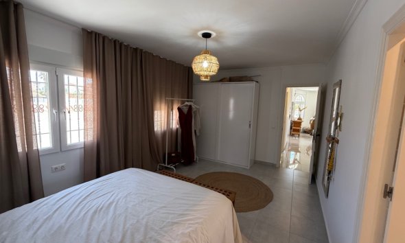 Resale - Villa - Torrevieja - Costa Blanca