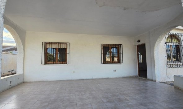 Resale - Villa - Torrevieja - El Chaparal