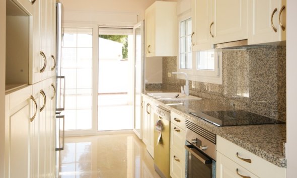 Resale - Villa - Orihuela Costa - MUY CERCA DE LA PLAYA