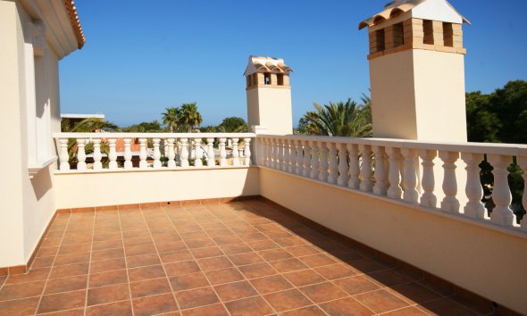 Resale - Villa - Orihuela Costa - MUY CERCA DE LA PLAYA