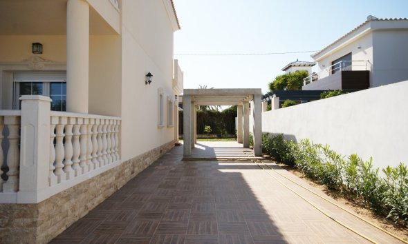 Resale - Villa - Orihuela Costa - MUY CERCA DE LA PLAYA