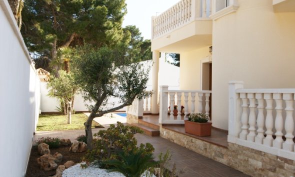 Resale - Villa - Orihuela Costa - MUY CERCA DE LA PLAYA