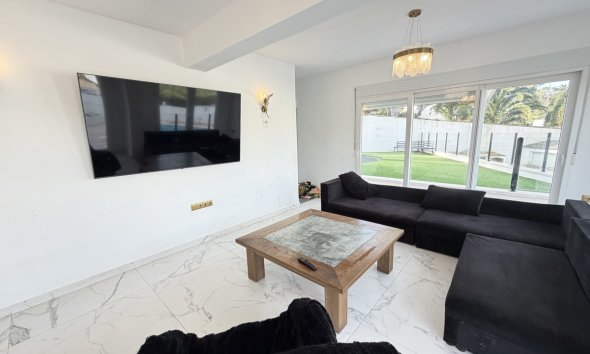 Resale - Villa - Orihuela Costa - Villamartin